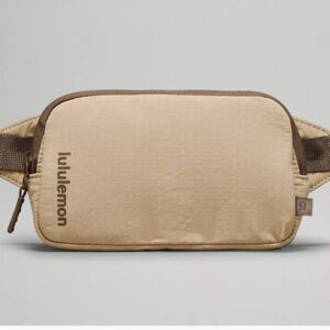 Mini Belt Bag TRNH/NOMD ONE SIZE
Color: Trench/Nomad
Size: ONE SIZE